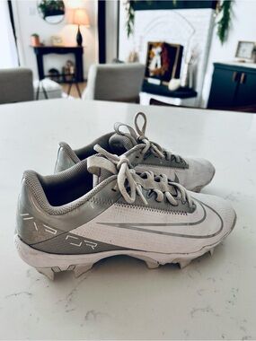 Nike Youth Gray/White Vapor Football🏈 Cleats
